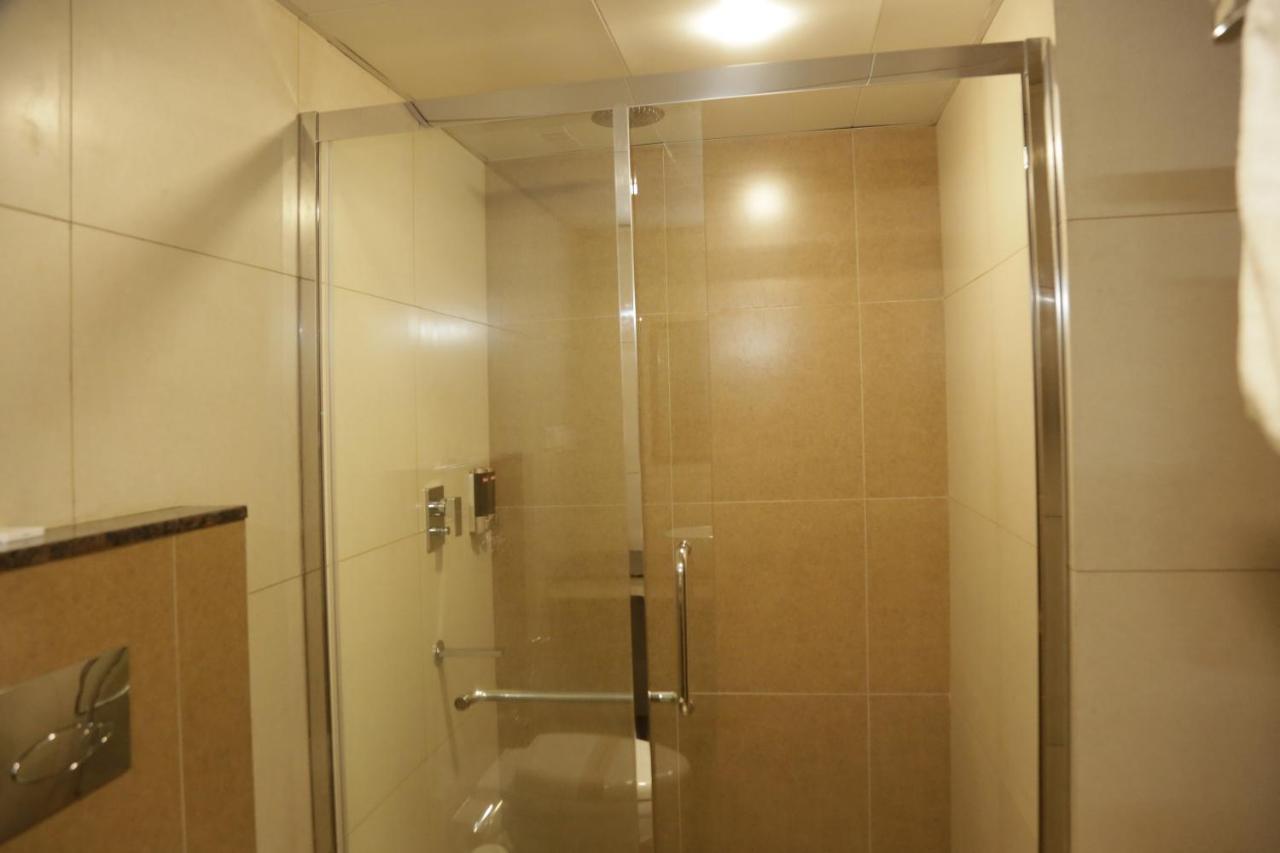 Esquina Residency Hotel Kochi Bagian luar foto