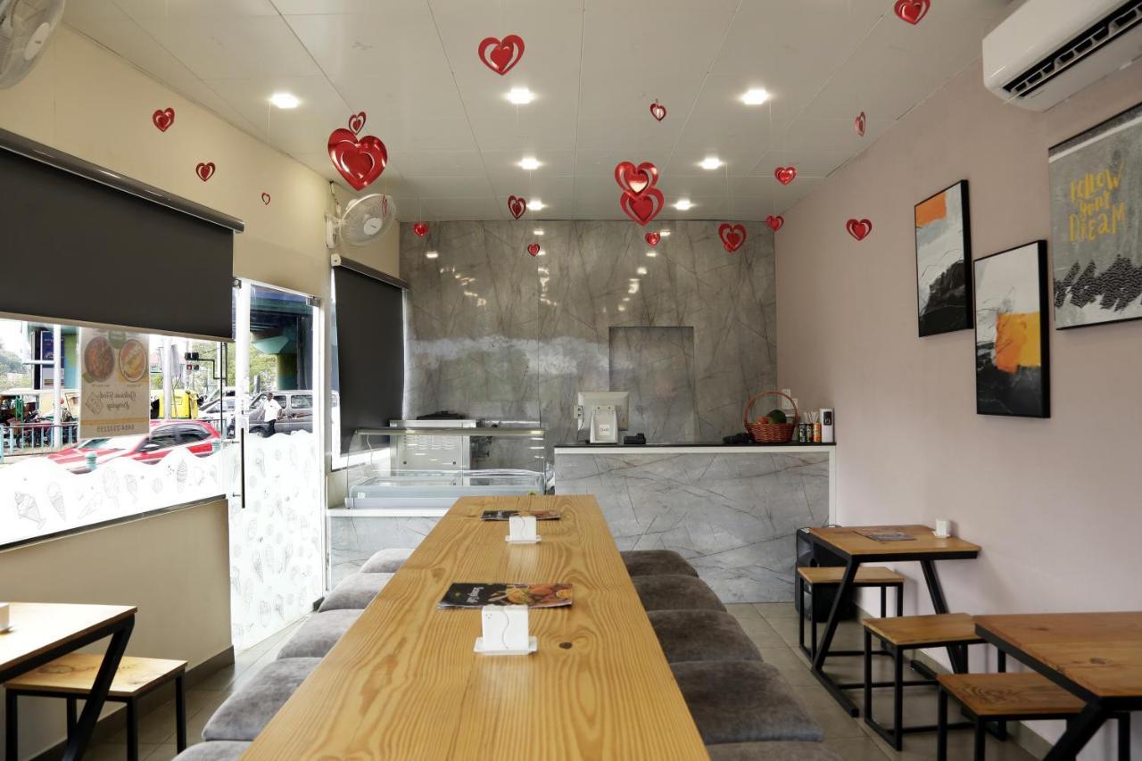 Esquina Residency Hotel Kochi Bagian luar foto